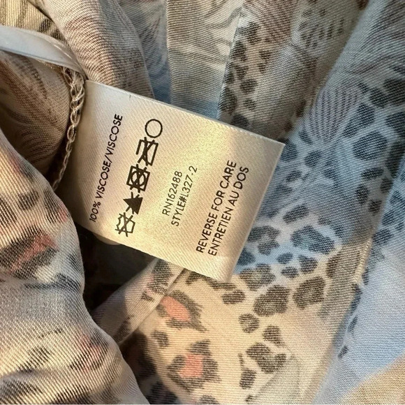 🌴 LITA by Ciara NWT button front blouse in Animal Floral Market print - Picture 4 of 4